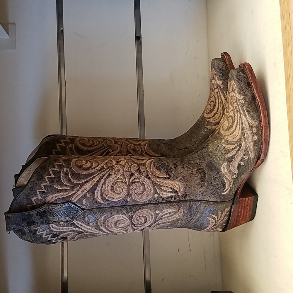 New Womens Circle G by Corral L5407